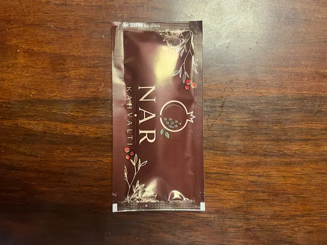 Bordo küçük paket logolu baskılı ıslak mendil örneği